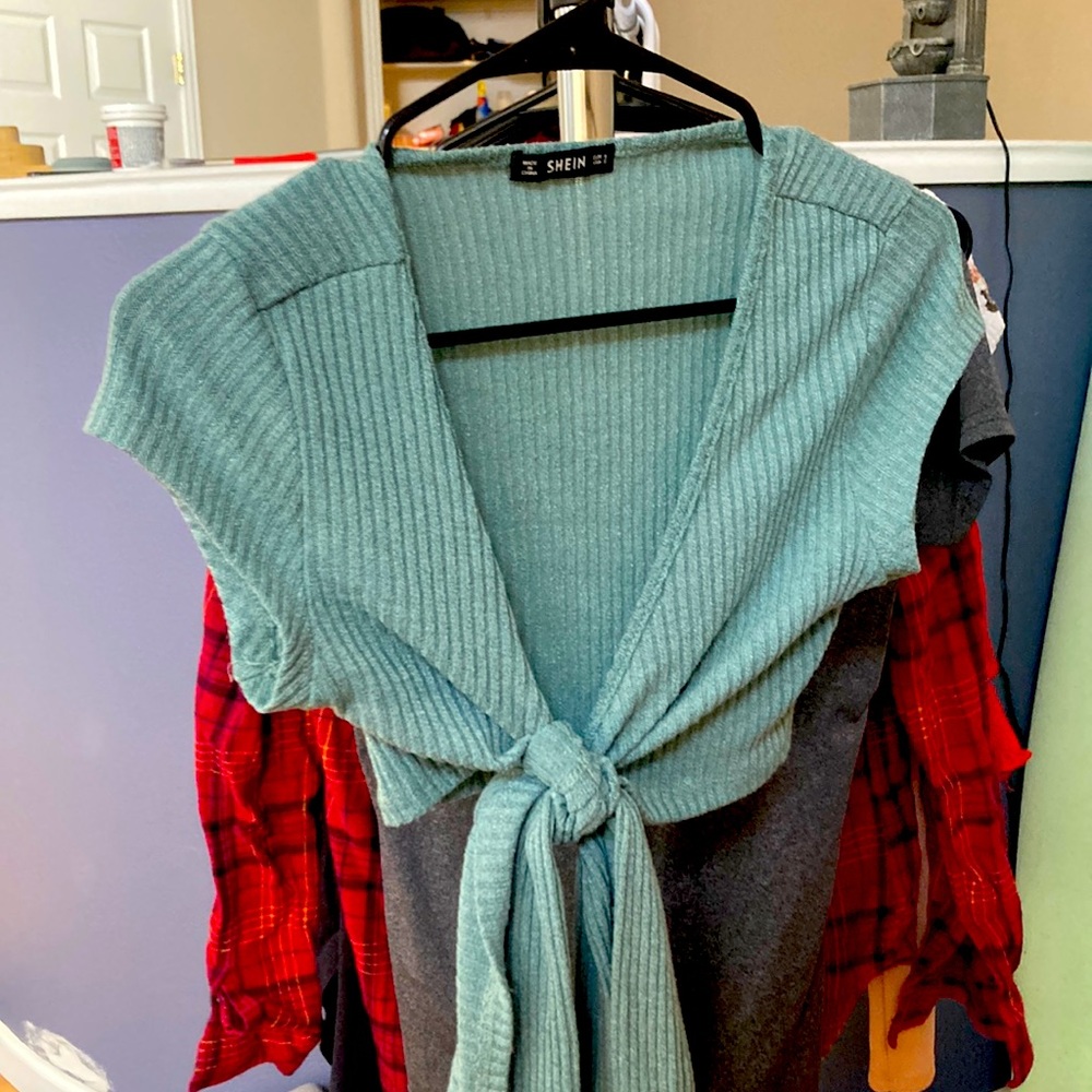 Blue cropped wrap t-shirt